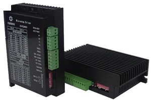 КДШЭ-28/86-80/110, фланец двигателя: 28,35,42,57,86мм., Max ток фазы двигателя: 0…8А, Max кол-во шагов: 51200 имп/об, питание: ~20…80, =30…110В, вшг: 97x151x52мм., вес: 260г. D10685
